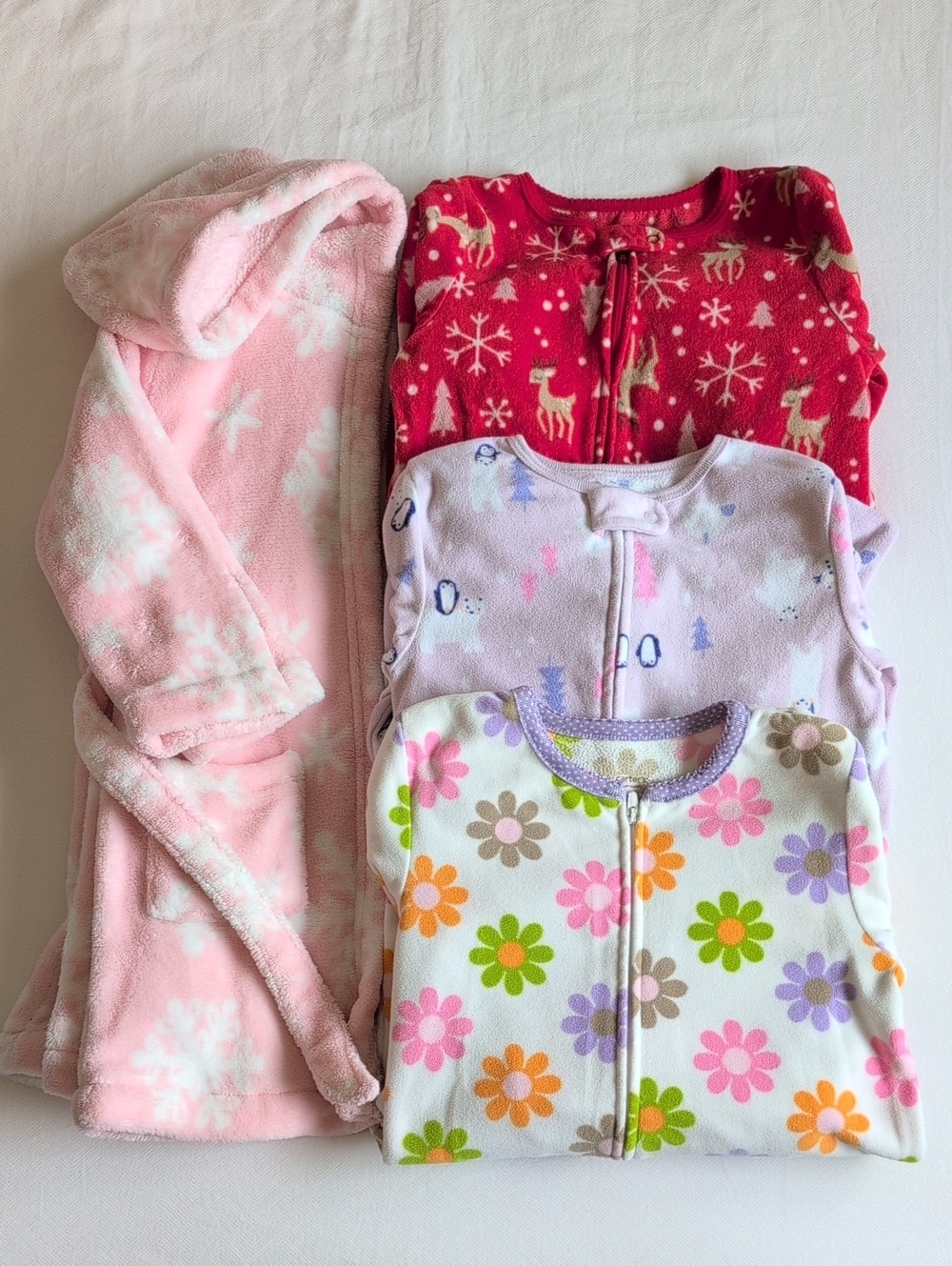 Lot of 4 Girls Size 4T Fleece Sleepers & Plush Robe Lot Carter’s Oshkosh Winter